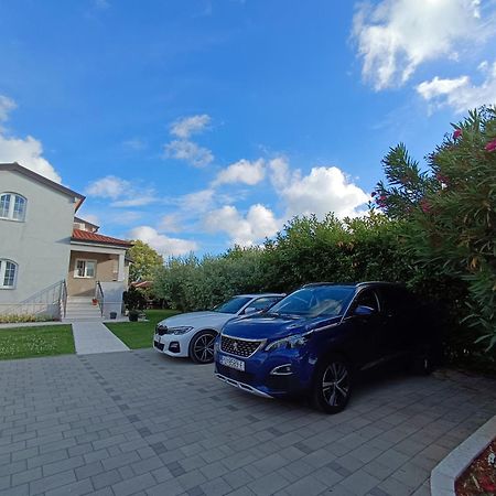 Apartman Ika Umag Exterior foto