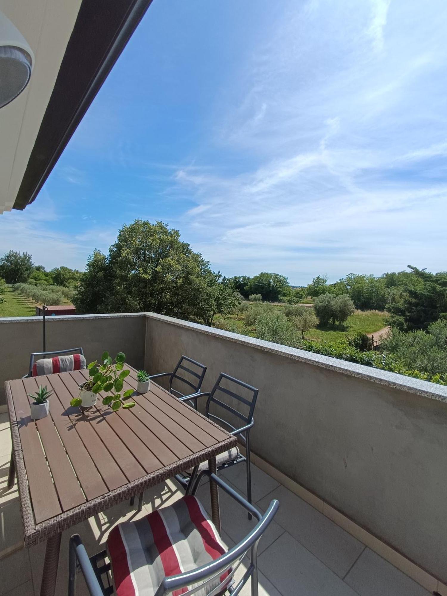 Apartman Ika Umag Exterior foto