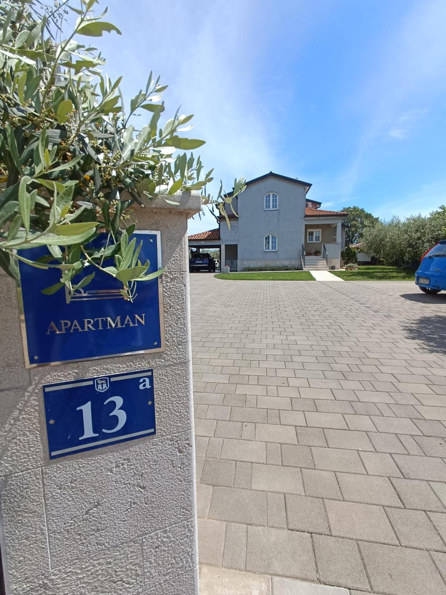 Apartman Ika Umag Exterior foto